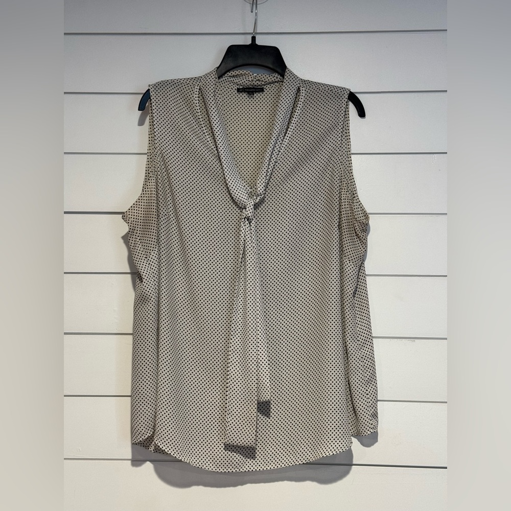 Adrianna Papell Women’s White & Black Polkadot Sleeveless Blouse (007)